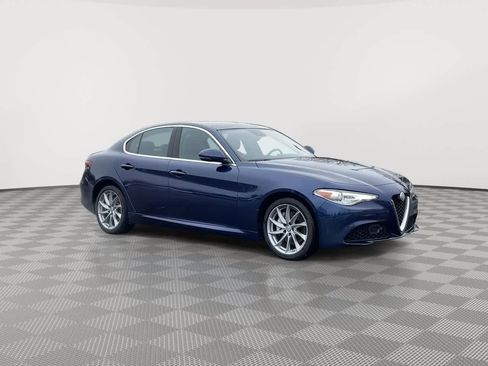 Used 2019 Alfa Romeo Giulia AWD image 2