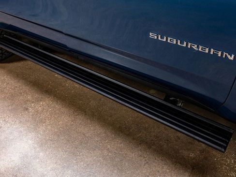 Used 2025 Chevrolet Suburban High Country image 13