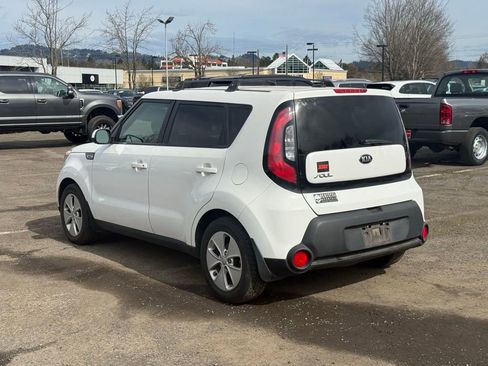 Used 2016 Kia Soul Base image 3