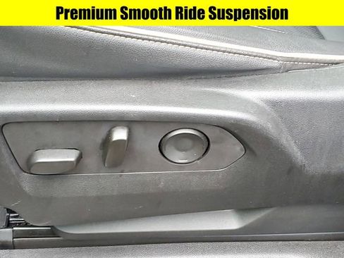 Used 2023 GMC Yukon SLT w/ SLT Premium Package image 21