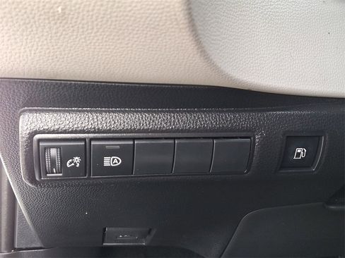 Used 2022 Toyota Corolla LE image 25