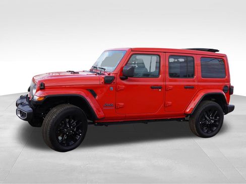 Certified 2025 Jeep Wrangler Unlimited Sahara w/ Safety Group AWD/4WD image 11