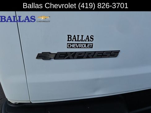 Used 2017 Chevrolet Express 2500 image 31