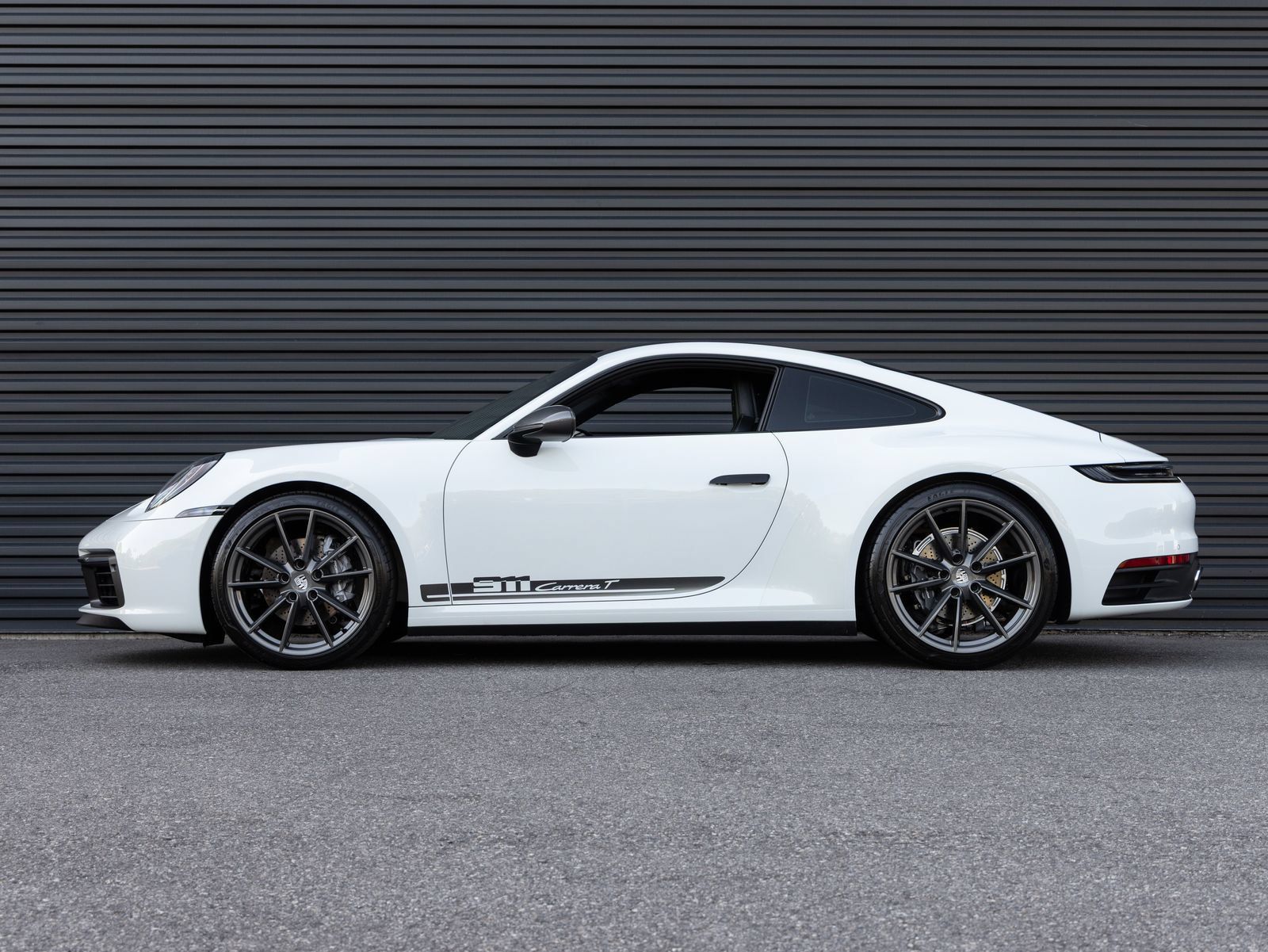 Used 2024 Porsche 911 Carrera T RWD image 2