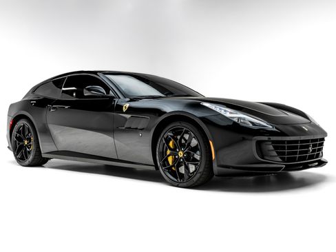 Used 2018 Ferrari GTC4Lusso T RWD image 4