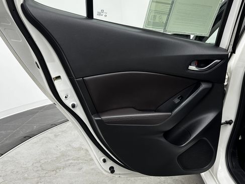Used 2018 MAZDA MAZDA3 Touring image 27