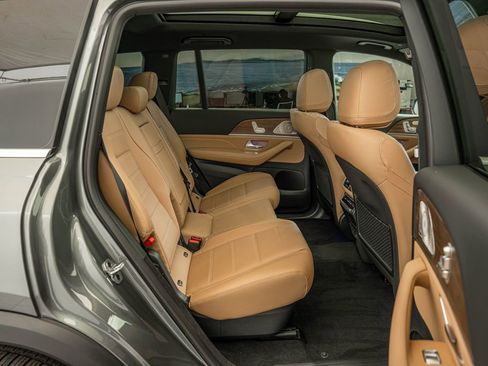 New 2026 Mercedes-Benz GLS 450 4MATIC image 33