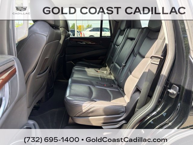 Used 2018 Cadillac Escalade Luxury AWD/4WD image 17