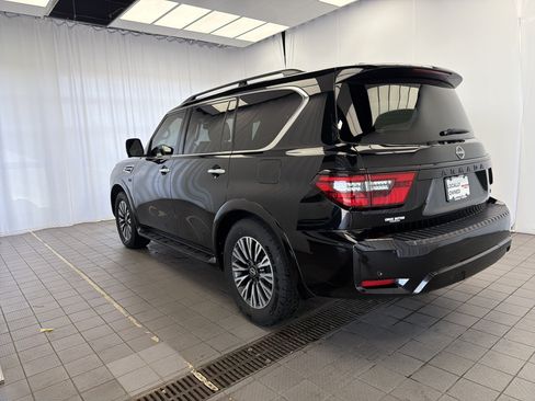 Used 2022 Nissan Armada SL w/ Midnight Edition Package RWD image 6