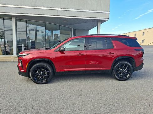 Used 2024 Chevrolet Traverse RS image 8