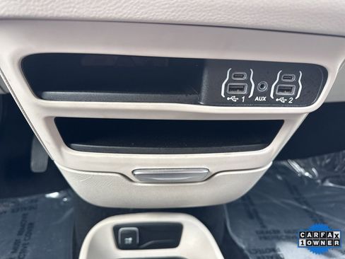 Used 2024 Chrysler Pacifica Touring-L image 28