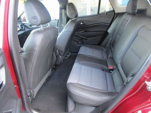 Certified 2025 Chevrolet Trax LT w/ LT Convenience Package image 20