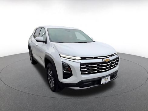 Used 2025 Chevrolet Equinox LT image 3