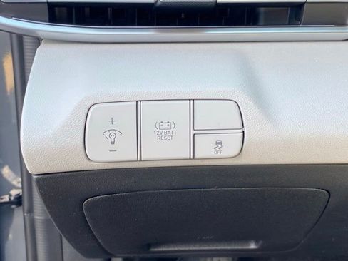 New 2025 Hyundai Elantra Limited image 12