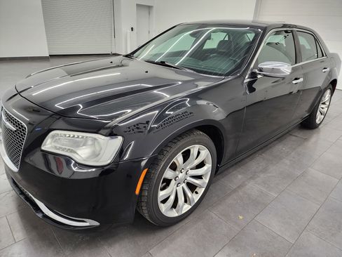 Used 2019 Chrysler 300 Limited image 7