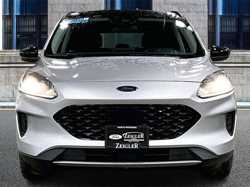 Certified 2020 Ford Escape SE Sport image 3