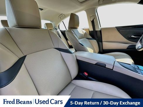 Used 2020 Lexus ES 300h w/ Premium Package FWD image 32