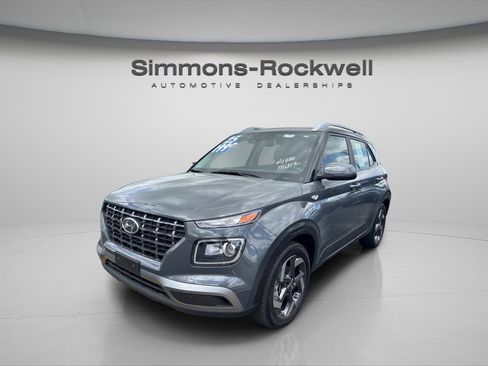 Used 2025 Hyundai Venue SEL FWD image 1