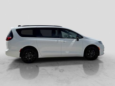 Used 2026 Chrysler Pacifica Limited w/ S Appearance Package AWD/4WD image 7