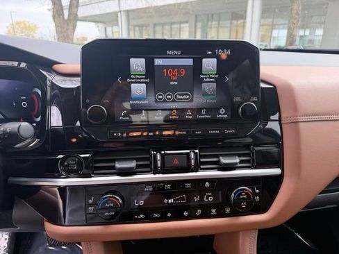 Used 2025 Nissan Pathfinder Platinum FWD image 25