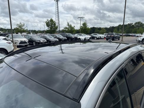 Used 2025 Hyundai Tucson Limited FWD image 12