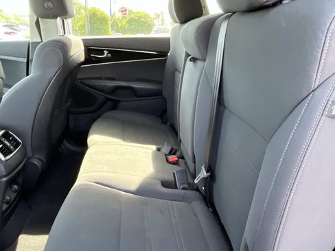 Used 2020 Kia Sorento LX FWD image 20