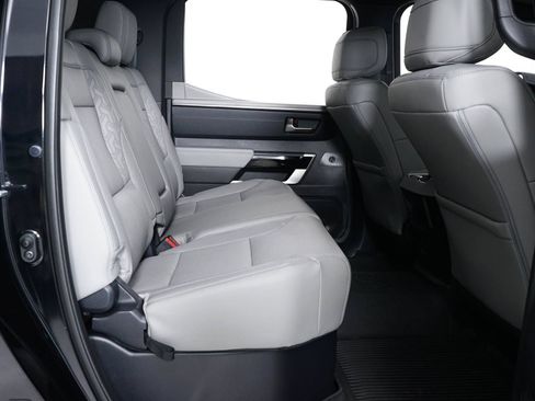 Used 2025 Toyota Tundra Limited AWD/4WD image 31