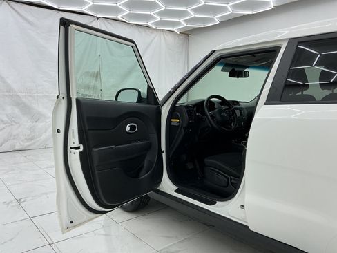 Used 2019 Kia Soul FWD image 16