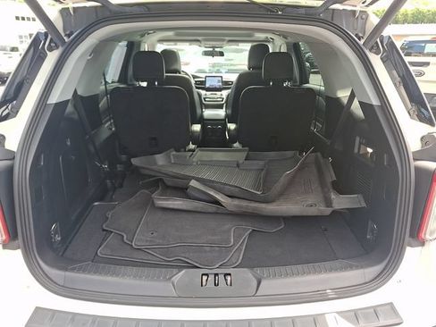 Used 2022 Ford Explorer XLT w/ Equipment Group 202A AWD/4WD image 30