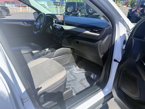Used 2021 Ford Escape SE w/ Cold Weather Package AWD/4WD image 27
