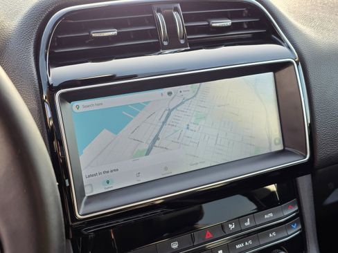 Used 2017 Jaguar F-PACE Prestige image 29