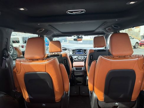 New 2026 Chrysler Pacifica Pinnacle image 15
