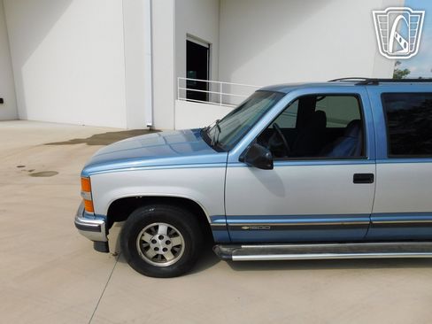 Used 1995 Chevrolet Suburban image 11