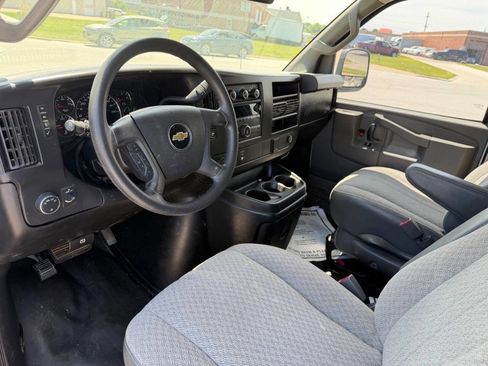 Used 2017 Chevrolet Express 2500 RWD image 14