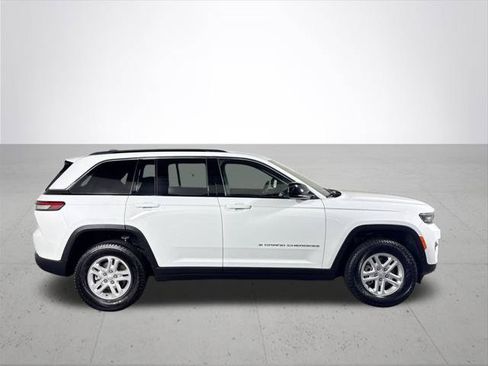Certified 2025 Jeep Grand Cherokee Laredo AWD/4WD image 6