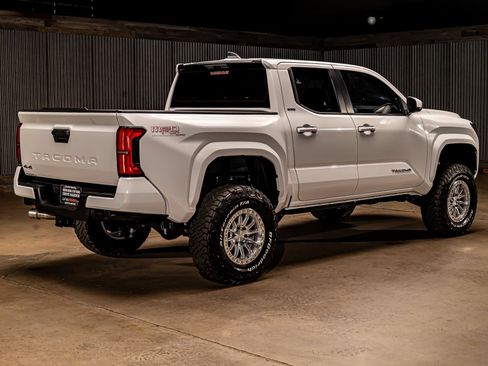 Used 2026 Toyota Tacoma SR5 AWD/4WD image 9