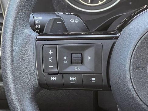 Used 2023 Nissan Rogue SV image 14