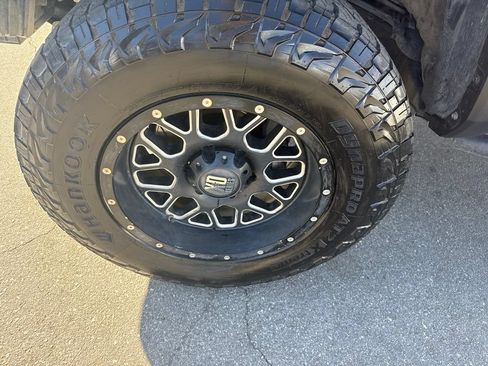 Used 2018 Toyota Tacoma TRD Off-Road w/ Technology Package AWD/4WD image 7