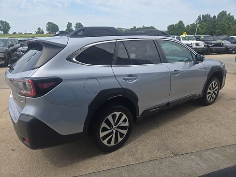 Used 2023 Subaru Outback Premium AWD/4WD image 13