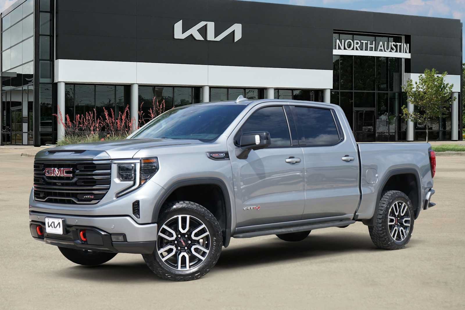 Used 2024 GMC Sierra 1500 AT4 w/ Technology Package AWD/4WD image 1