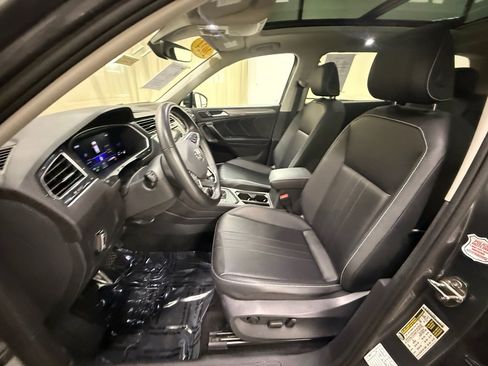 Used 2024 Volkswagen Tiguan SE image 30
