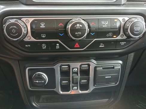 Used 2023 Jeep Gladiator Sport AWD/4WD image 34
