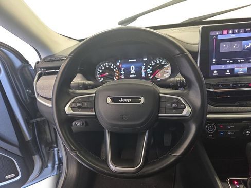 Used 2022 Jeep Compass Latitude w/ Sun and Sound Group AWD/4WD image 12