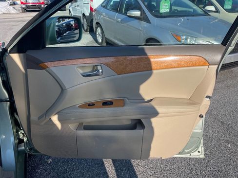 Used 2005 Toyota Avalon XLS image 34