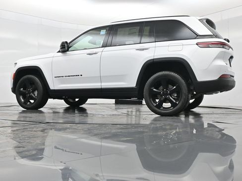 New 2025 Jeep Grand Cherokee Limited w/ Black Appearance Package image 49