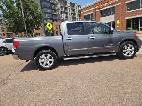 Used 2014 Nissan Titan SL w/ SL Moonroof Package RWD image 12