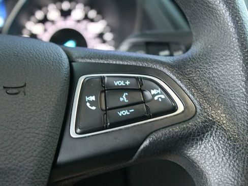 Used 2019 Ford Escape SE w/ Ford Safe & Smart Package image 16