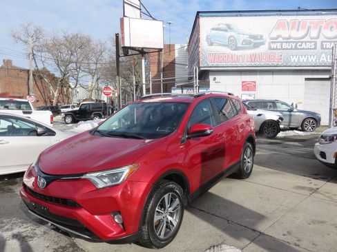 Used 2016 Toyota RAV4 XLE AWD/4WD image 2