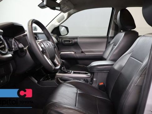 Certified 2022 Toyota Tacoma SR5 AWD/4WD image 12