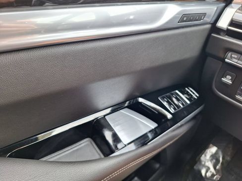 Certified 2025 Cadillac Escalade Premium Luxury AWD/4WD image 19